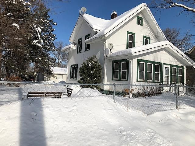 1st image of 801 27th Ave NE