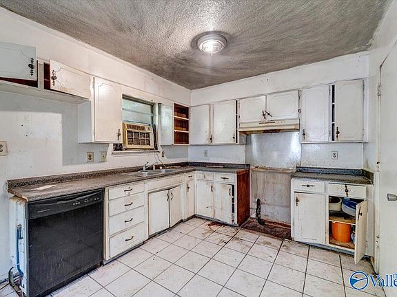 5th image of 3238 Uvalde Ln NW