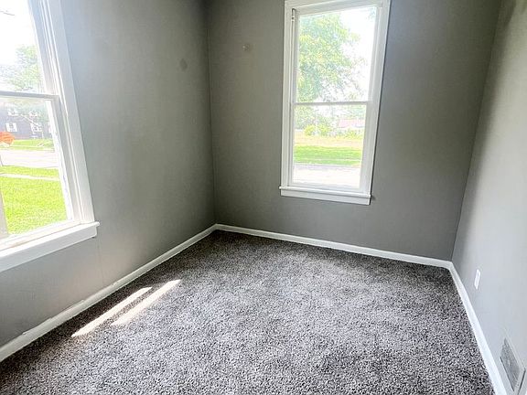 4th image of 2422 New Haven Ave APT A