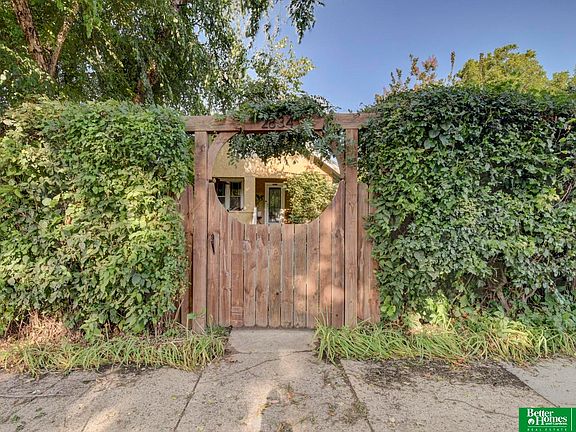 3rd image of 2834 S 32nd Ave