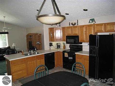 3rd image of 9021 Evergreen Dr