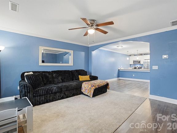 3rd image of 1629 Oak Leaf Dr NW