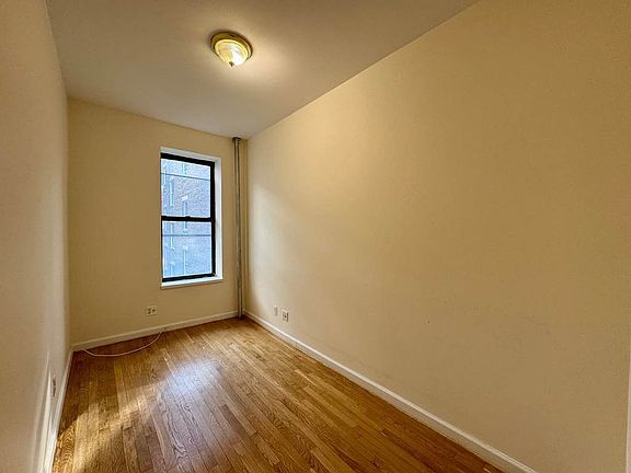 3rd image of 515 W 111th St APT 4