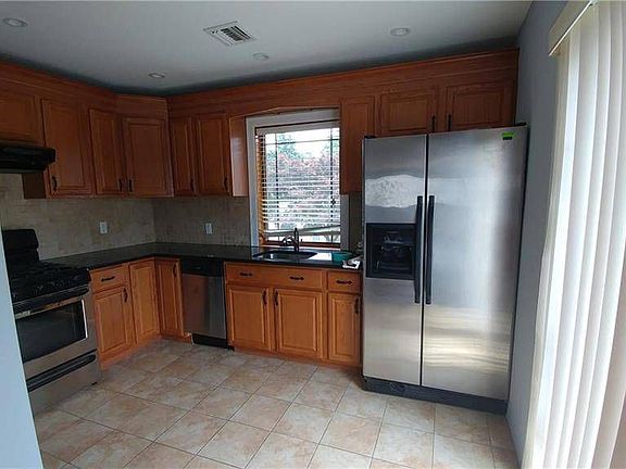 4th image of 113 Maple Pl Floor 2