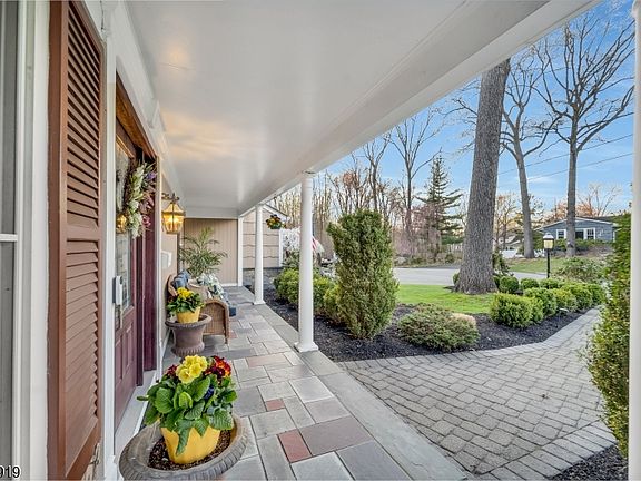 4th image of 60 Parkhill Rd