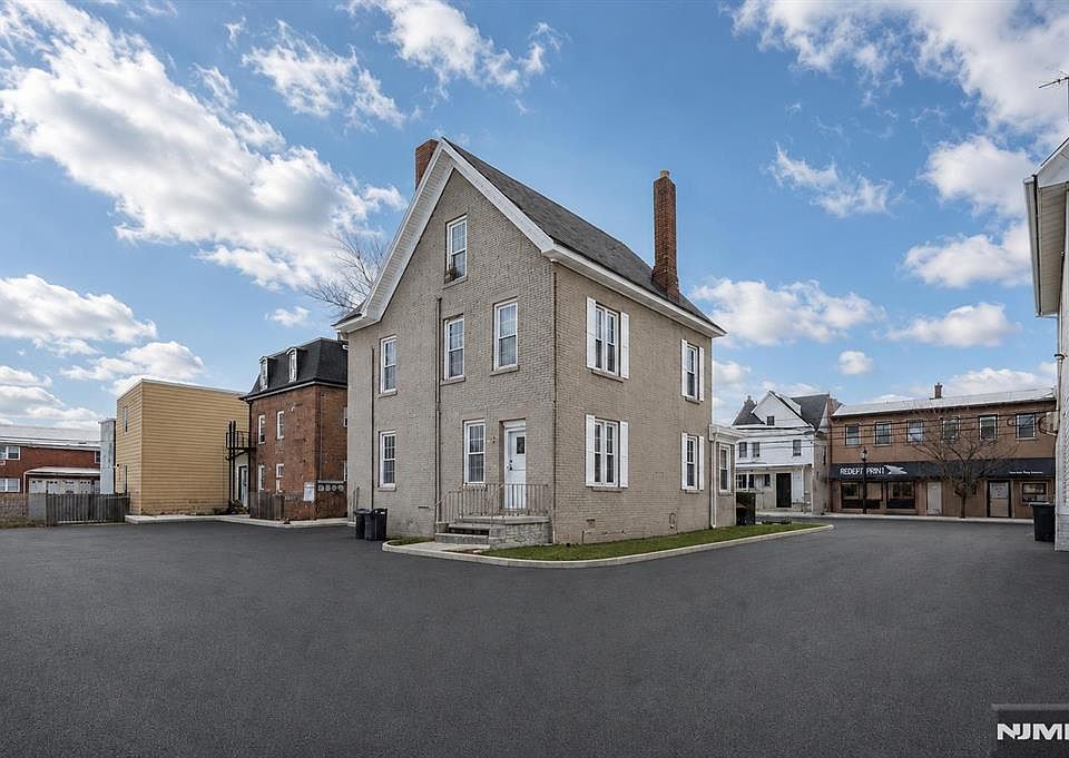 2nd image of 118 Hudson Street