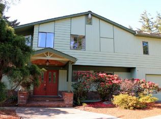 833 Rhododendron Dr, Florence, OR 97439