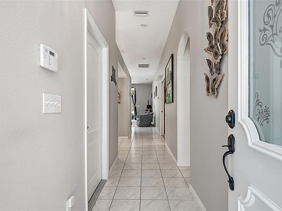 3rd image of 12512 Hollybrook Ln