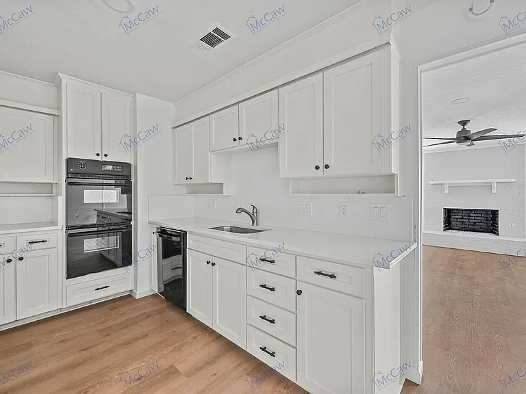 2832 Townbluff Dr — Photo 8