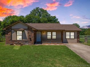 498 Timberlane Ln, Skiatook, OK 74070
