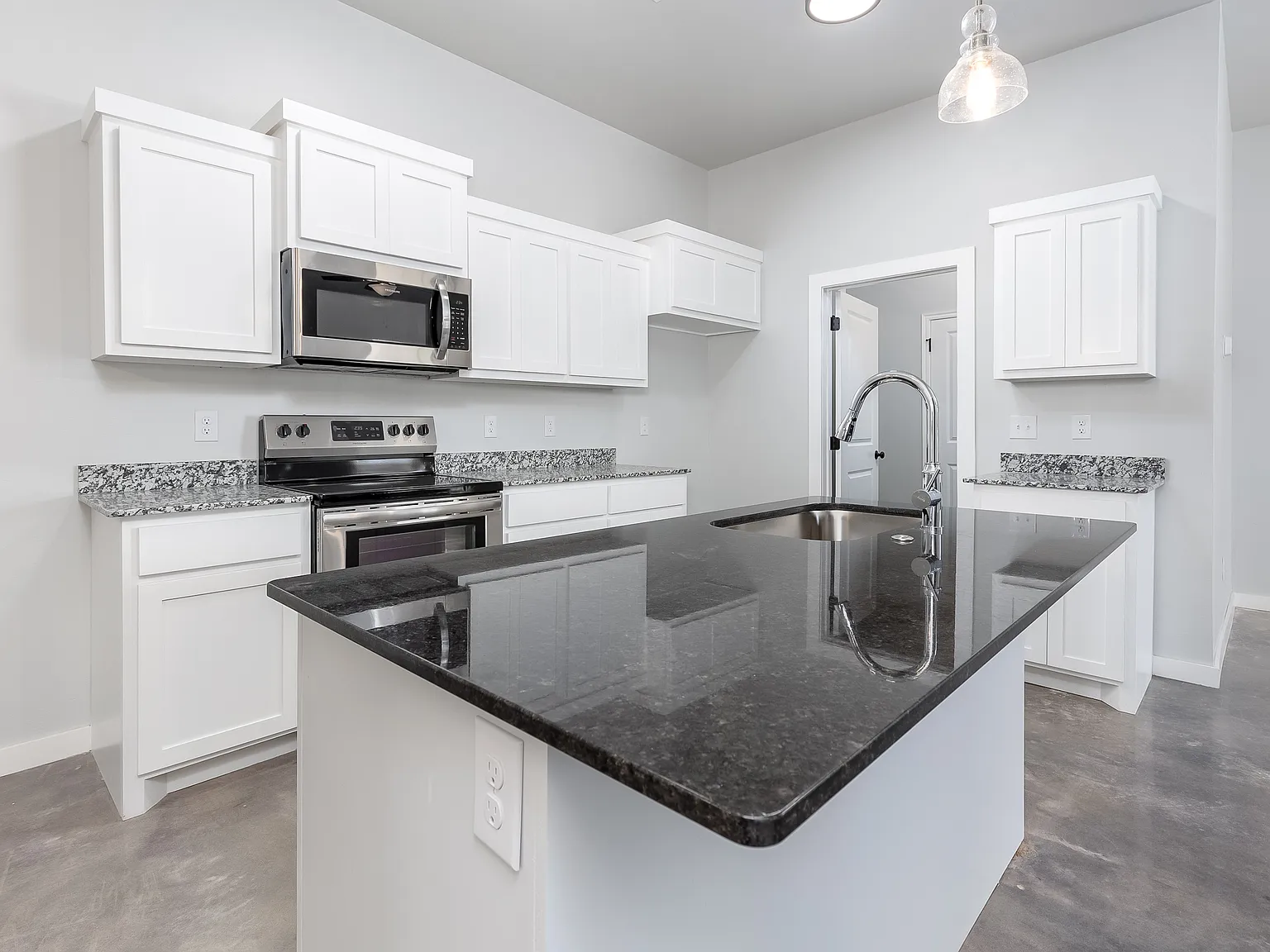 3 bed, 1246 sqft, $1,795 — Photo 3