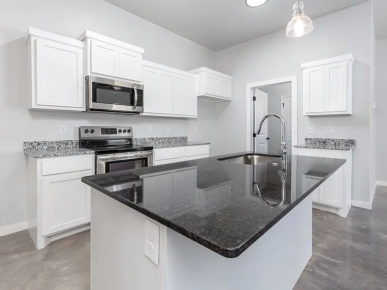 2324 SW 90th Pl — Photo 3