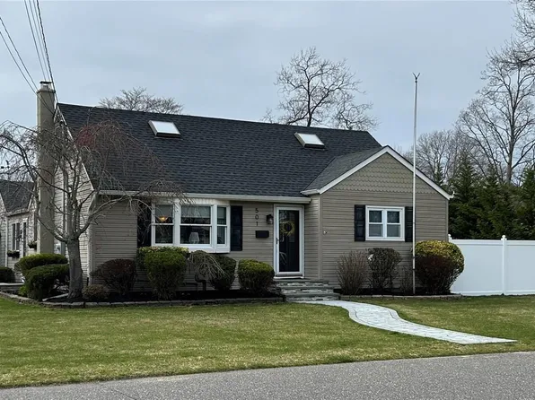 501 Oak Neck Road, West Islip, NY 11795