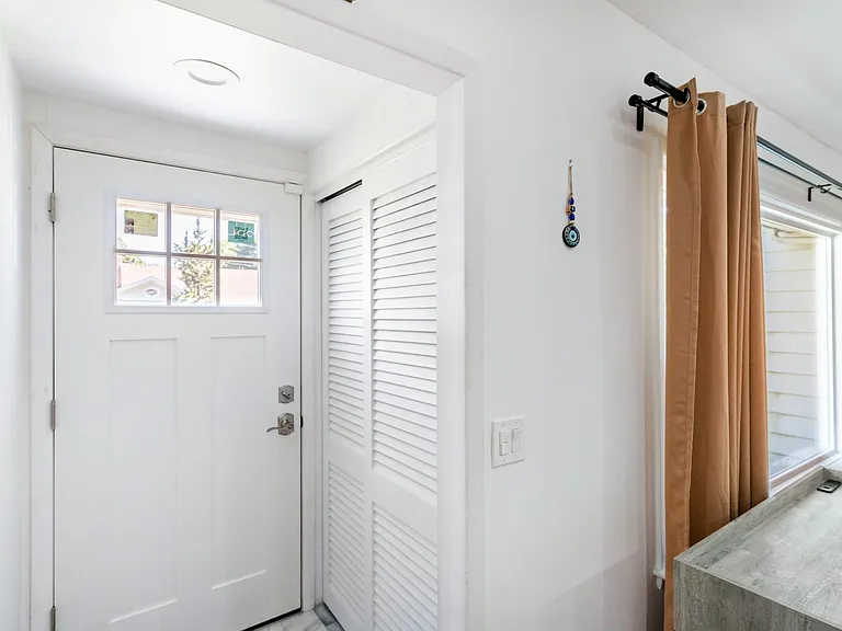 31 Frederick Ln — Photo 3