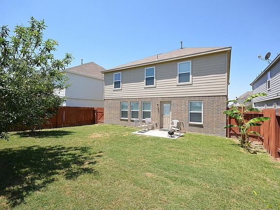 Good-sized back yard - perfect for kids and pets!