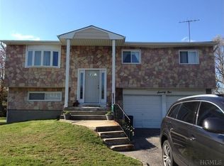 71 Marine St, Massapequa, NY 11758