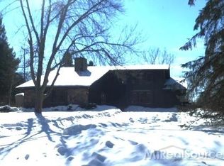 1784 Christian Hills Dr, Rochester Hills, MI 48309