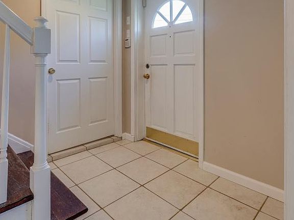 3rd image of 112 Briarwood Dr