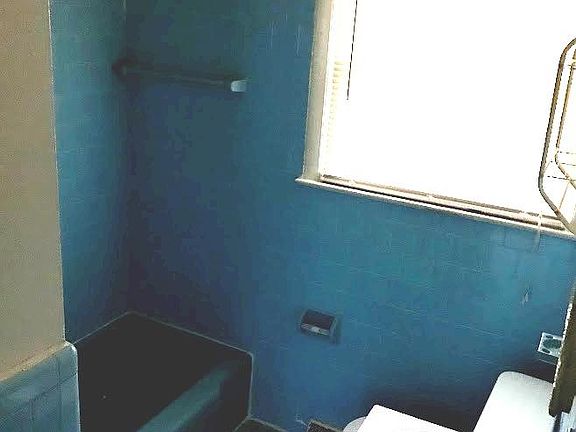 4th image of 1023 Augusta Ave