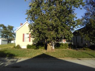 406 4th St, Carmi, IL 62821