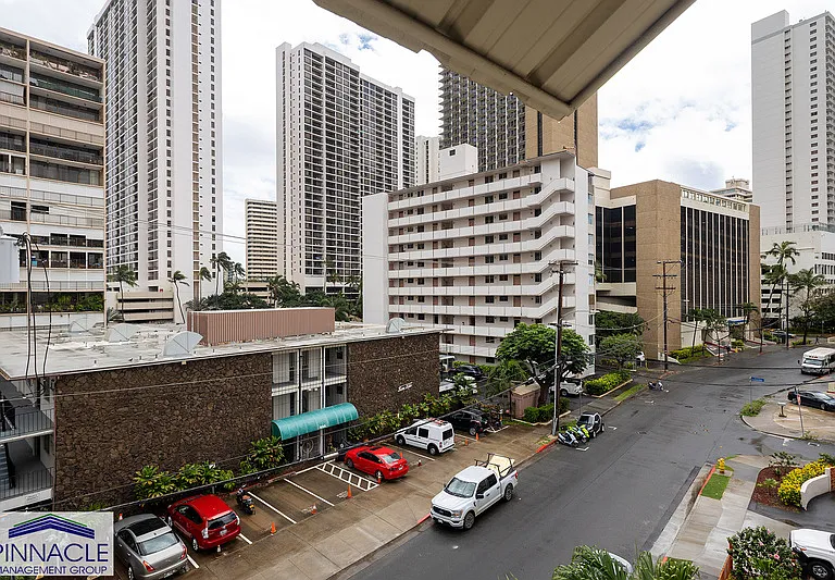 240 Liliuokalani Ave #402 — Photo 11