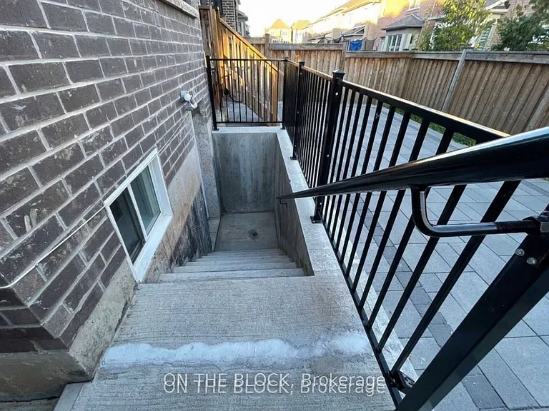 362 N Park Blvd — Photo 17
