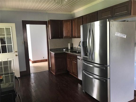4th image of 221 Boyce St
