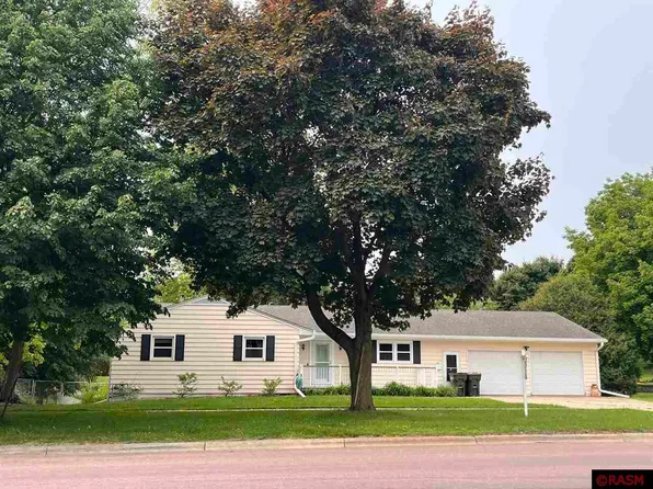 726 W Broadway Ave, Saint Peter, MN 56082