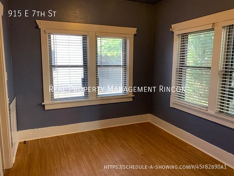 915 E 7th St — Photo 13