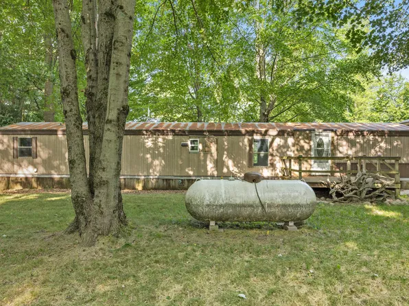 11825 N Federal Rd, Morley, MI 49336
