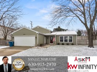 2257 Kensington Dr, Schaumburg, IL 60194