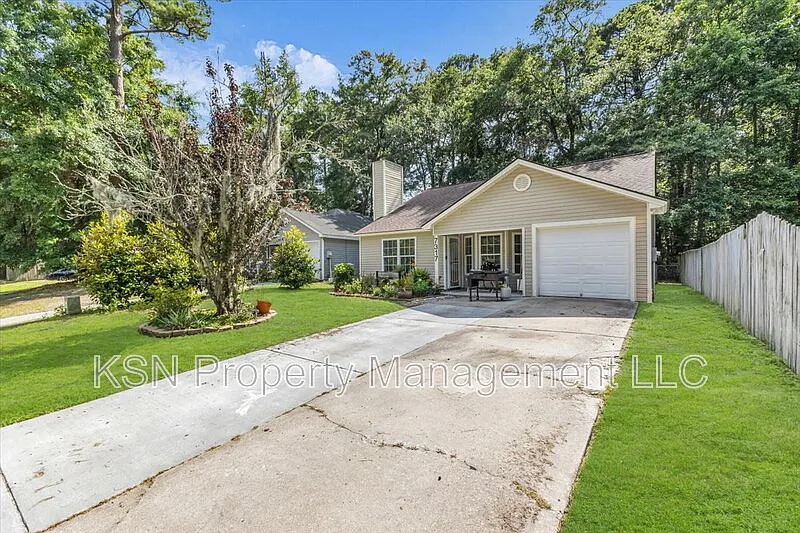 3 bed, 2.0 bath, 1472 sqft, $2,100 — Photo 3