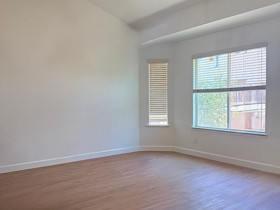 5th image of 4683 W Amherst Ave