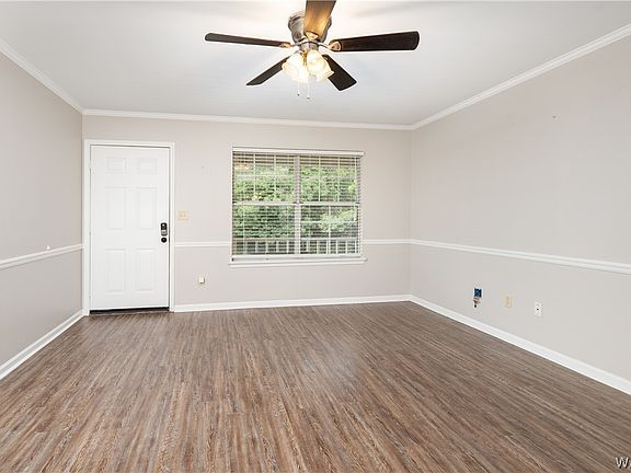 4th image of 1813 Hackberry Ln APT 10