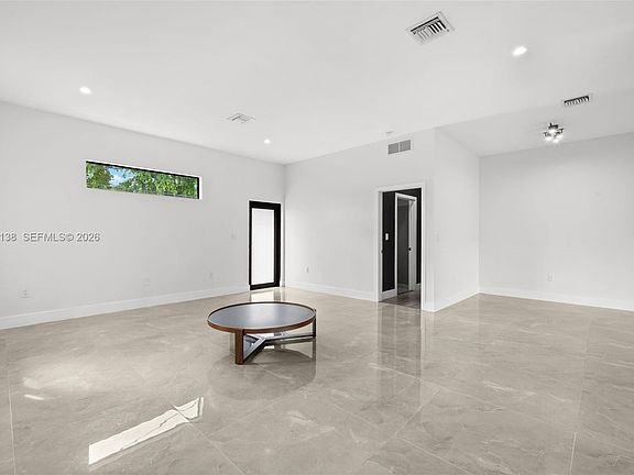4th image of 808 NW 5th Ter