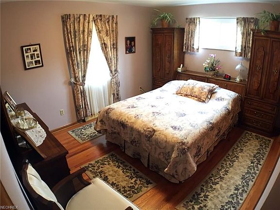 5th image of 4436 W 215th St