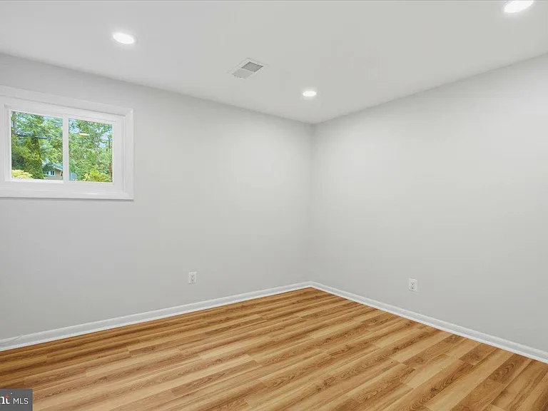 6614 Melody Ln — Photo 17