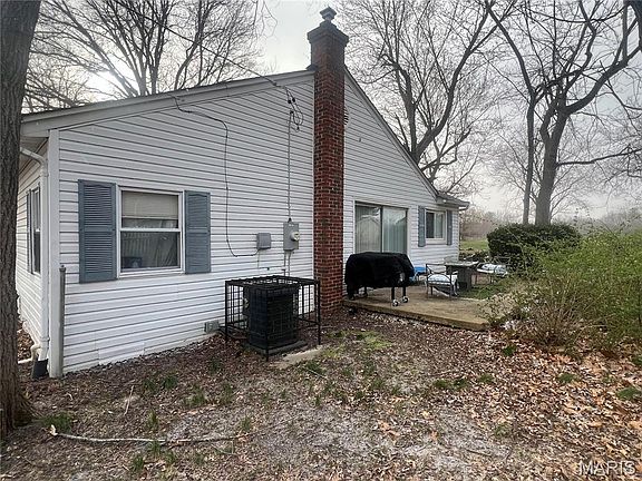 3rd image of 886 Prigge Rd