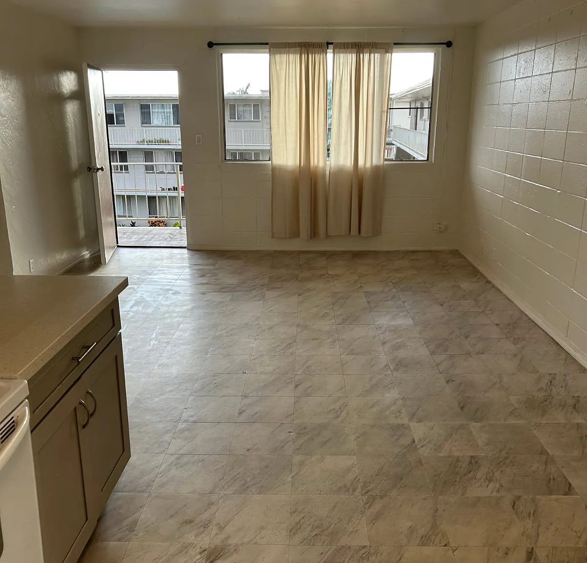 Ali'i Manor Apartments — Photo 2