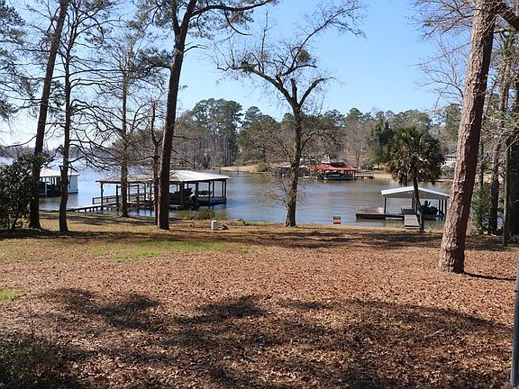 5th image of 784 Lakeshore Dr