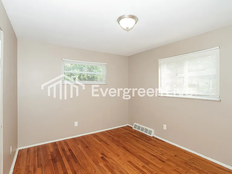 1135 Wendover Ct — Photo 9