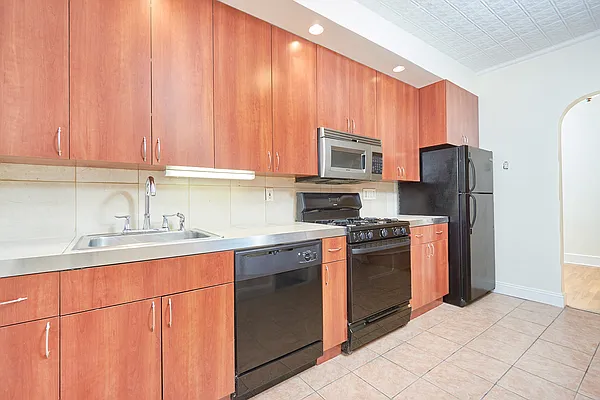 Rented by United Group | media 28