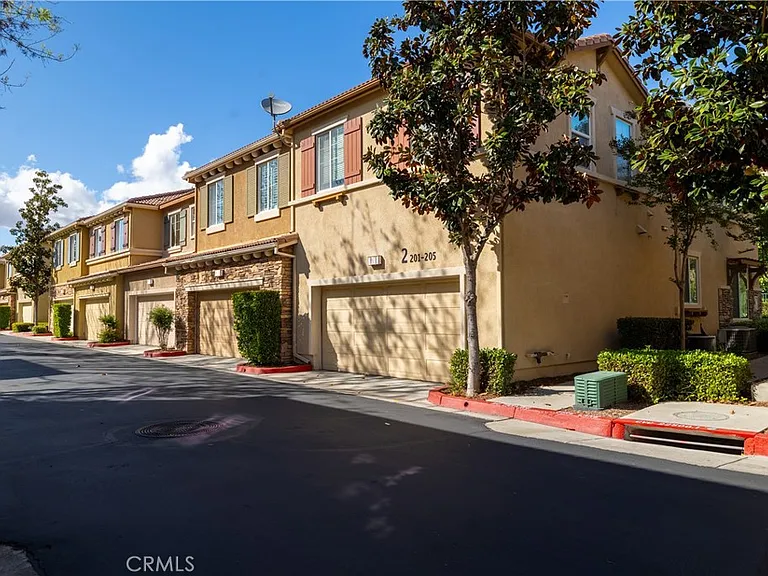 30505 Canyon Hills Dr — Photo 36