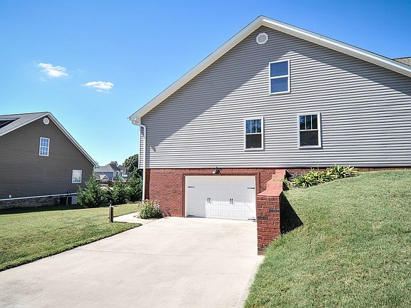 5th image of 8593 Derry Berry Ln