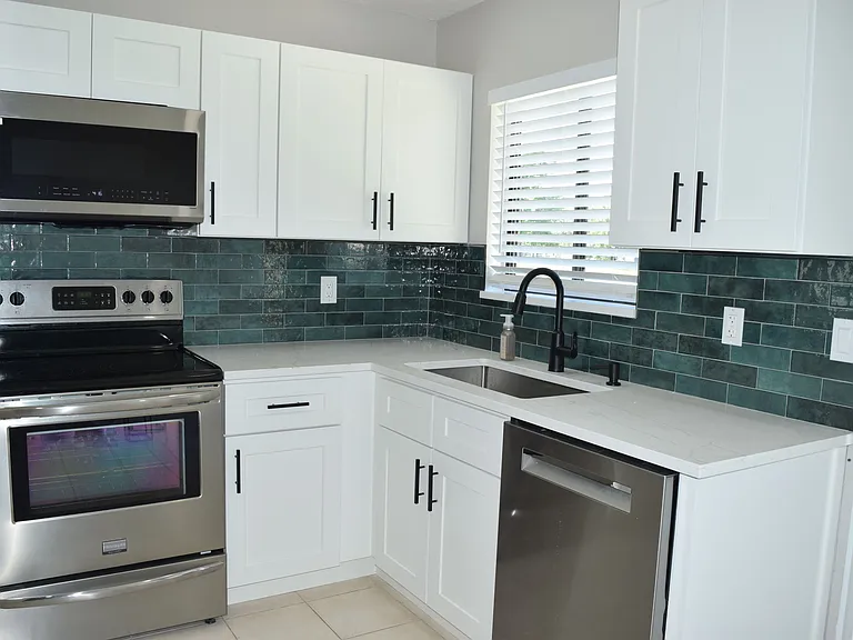 SW Jeanne St — Photo 6