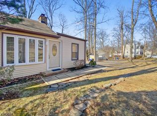 345-349 Top Ave, Green Brook, NJ 08812