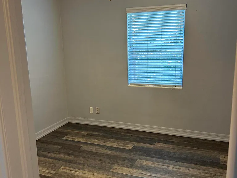 4323 Shirley Ave — Photo 6