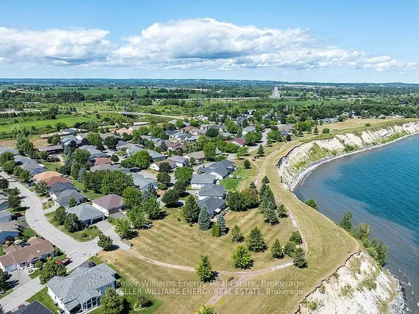 8 Hinkley Trl, Clarington, ON L1B 1P4