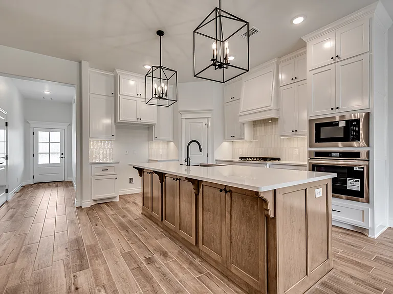 3233 Alameda St — Photo 5