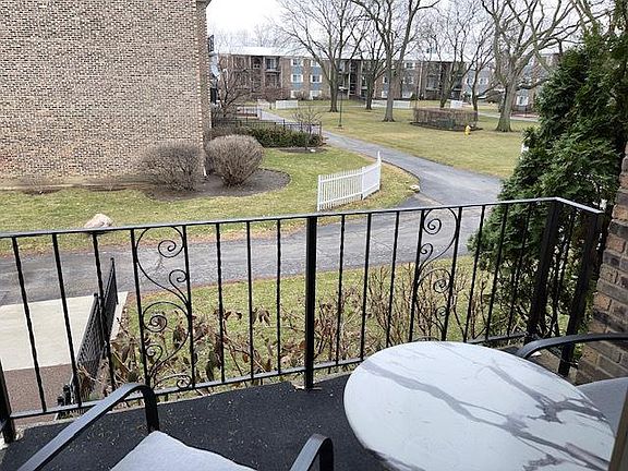 2nd image of 1521 N Windsor Dr APT 214